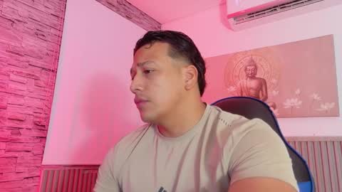 Tom muscle1 online show from February 3, 11:59 am