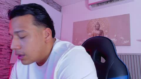 Tom muscle1 online show from April 28, 11:59 am