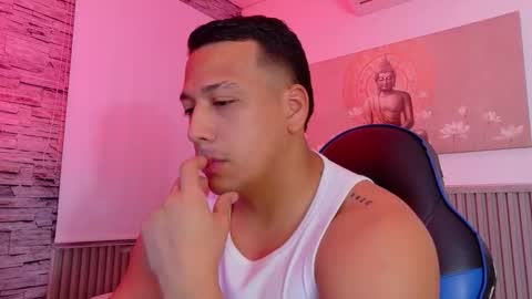 Tom muscle1 online show from December 3, 12:00 pm