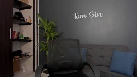 Snapshot of tom_sin_ chatting on December 4, 11:46 pm Tom Sin online show from December 4, 11:46 pm