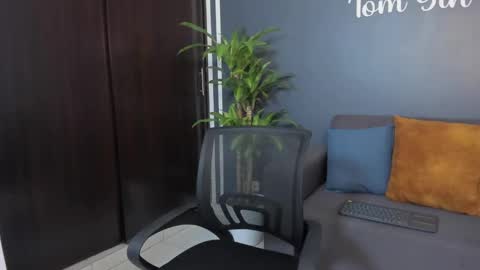 Snapshot of tom_sin_ chatting on January 25, 7:07 pm Tom Sin online show from January 25, 7:07 pm