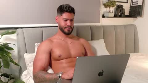 Tomas Ferrer online show from June 22, 3:25 am