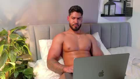 Tomas Ferrer online show from June 10, 2:35 am