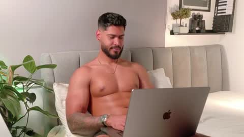 Tomas Ferrer online show from June 21, 1:55 am