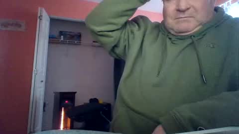 Snapshot of tomcat4848 chatting on February 13, 2:31 pm tomcat4848 online show from February 13, 2:31 pm