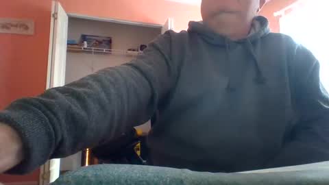 Snapshot of tomcat4848 chatting on February 11, 3:18 pm tomcat4848 online show from February 11, 3:18 pm