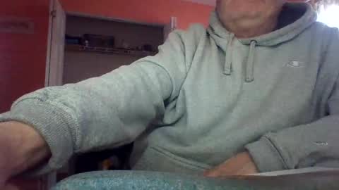 Snapshot of tomcat4848 chatting on October 31, 4:21 pm tomcat4848 online show from October 31, 4:21 pm