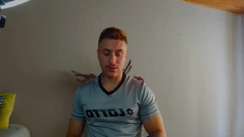 Snapshot of tomdavisxl chatting on October 7, 4:22 pm tomDavisXl online show from October 7, 4:22 pm