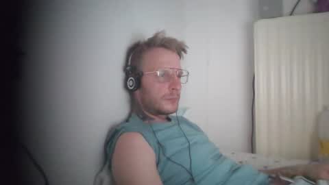 tomekwrona23 online show from May 2, 4:54 pm