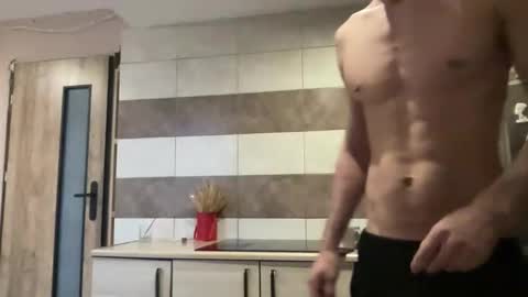 tommilovee online show from April 11, 4:52 am