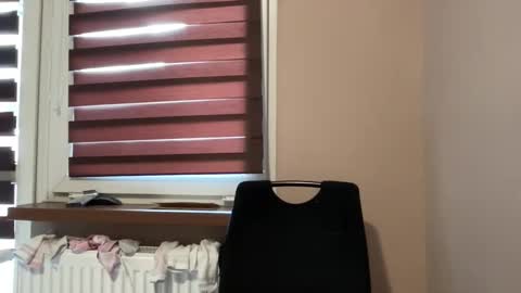 tommilovee online show from April 25, 9:01 am