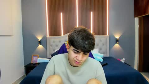 Tommy  online show from October 18, 5:01 am