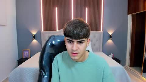 Snapshot of tommy18__ chatting on October 10, 4:50 am Tommy online show from October 10, 4:50 am