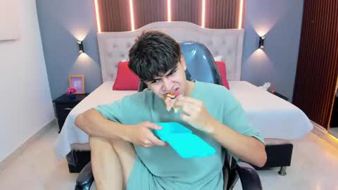 Tommy  online show from April 28, 3:22 am