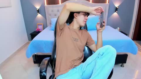 Tommy  online show from April 26, 3:26 am