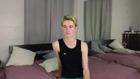 Snapshot of tommy18xxx chatting on September 12, 8:09 pm Tommy online show from September 12, 8:09 pm