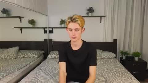 Snapshot of tommy18xxx chatting on September 18, 5:26 pm Tommy online show from September 18, 5:26 pm