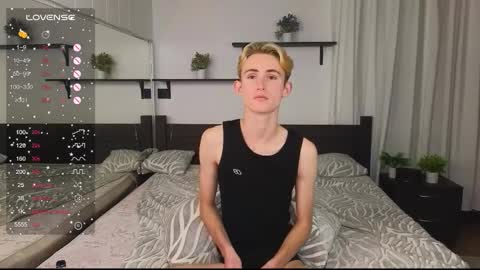 Snapshot of tommy18xxx chatting on September 10, 5:00 pm Tommy online show from September 10, 5:00 pm