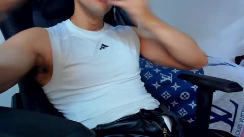 Snapshot of tommy_bred chatting on February 7, 6:24 pm Twitter BreddTommy IG tommy bredd online show from February 7, 6:24 pm