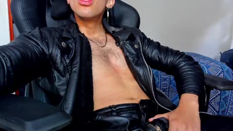 Snapshot of tommy_bred chatting on January 24, 6:25 pm Twitter BreddTommy IG tommy bredd online show from January 24, 6:25 pm