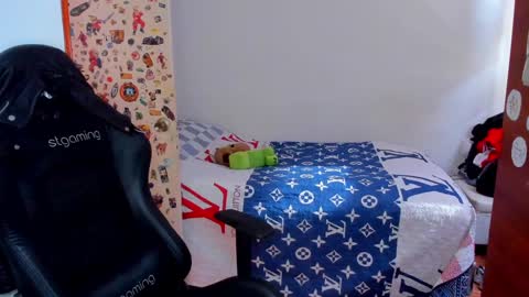 Snapshot of tommy_bred chatting on January 7, 7:28 pm Twitter BreddTommy IG tommy bredd online show from January 7, 7:28 pm