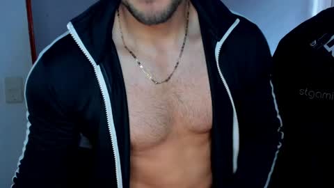 Twitter BreddTommy IG tommy bredd online show from April 25, 5:43 pm