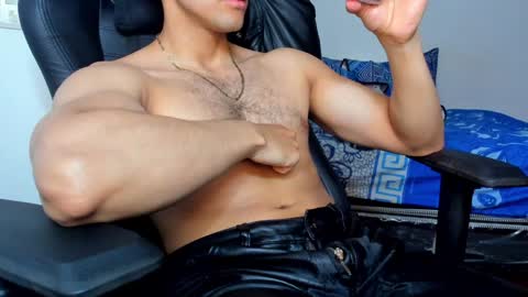 Snapshot of tommy_bred chatting on February 5, 10:55 pm Twitter BreddTommy IG tommy bredd online show from February 5, 10:55 pm
