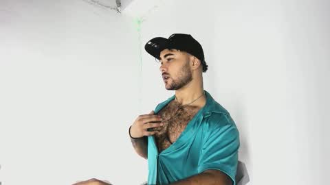 Snapshot of tommy_sccott chatting on October 14, 2:18 am tommy_sccott online show from October 14, 2:18 am