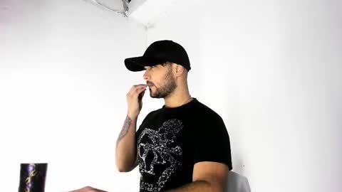 Snapshot of tommy_sccott chatting on October 19, 3:00 am tommy_sccott online show from October 19, 3:00 am