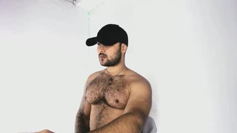 Snapshot of tommy_sccott chatting on October 13, 2:17 am tommy_sccott online show from October 13, 2:17 am