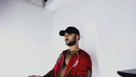 Snapshot of tommy_sccott chatting on October 27, 1:52 am tommy_sccott online show from October 27, 1:52 am