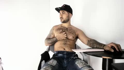 Snapshot of tommy_sccott chatting on October 17, 2:37 am tommy_sccott online show from October 17, 2:37 am