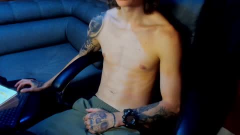 Snapshot of tommy_slater chatting on January 26, 6:48 pm Tommy Slater online show from January 26, 6:48 pm