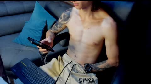 Snapshot of tommy_slater chatting on February 5, 12:49 pm Tommy Slater online show from February 5, 12:49 pm