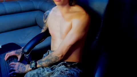 Snapshot of tommy_slater chatting on January 21, 11:02 pm Tommy Slater online show from January 21, 11:02 pm