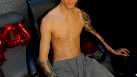 Snapshot of tommy_slater chatting on February 16, 2:22 am Tommy Slater online show from February 16, 2:22 am