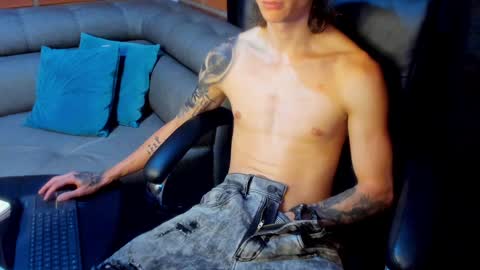 Snapshot of tommy_slater chatting on January 28, 12:05 am Tommy Slater online show from January 28, 12:05 am