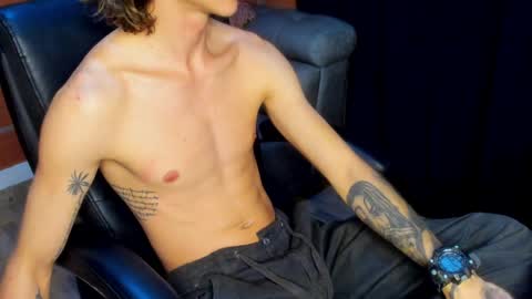 Snapshot of tommy_slater chatting on December 14, 2:34 am Tommy Slater online show from December 14, 2:34 am