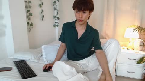 Snapshot of tommyfoxboy chatting on February 6, 4:14 pm Tommy Foxboy online show from February 6, 4:14 pm