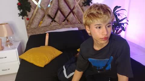 Snapshot of tommyfoxboy chatting on December 27, 4:15 am Tommy Foxboy online show from December 27, 4:15 am