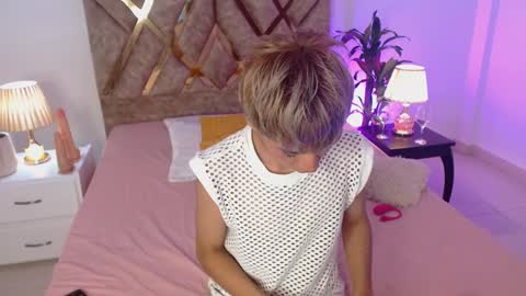 Snapshot of tommyfoxboy chatting on December 2, 2:50 pm Tommy Foxboy online show from December 2, 2:50 pm