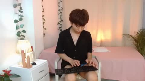 Snapshot of tommyfoxboy chatting on February 19, 1:50 pm Tommy Foxboy online show from February 19, 1:50 pm
