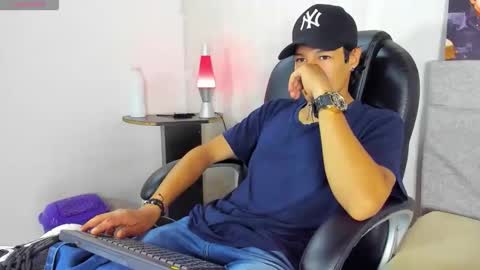 tommyhot7 online show from June 4, 7:42 pm