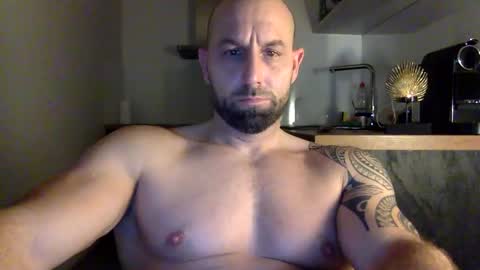 Snapshot of tommyx01 chatting on January 21, 7:39 pm Thomas Fit online show from January 21, 7:39 pm