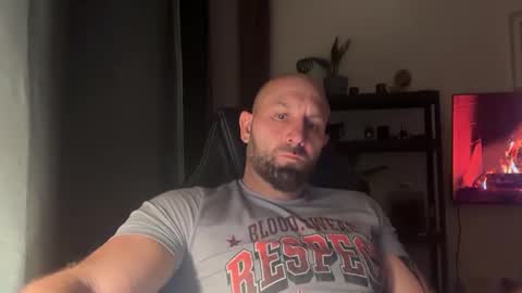 Snapshot of tommyx01 chatting on November 1, 9:52 pm Thomas Fit online show from November 1, 9:52 pm