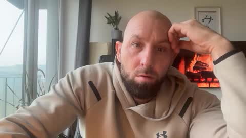 Snapshot of tommyx01 chatting on October 22, 6:50 am Thomas Fit online show from October 22, 6:50 am