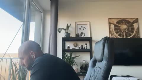 Thomas Fit online show from November 7, 8:50 am