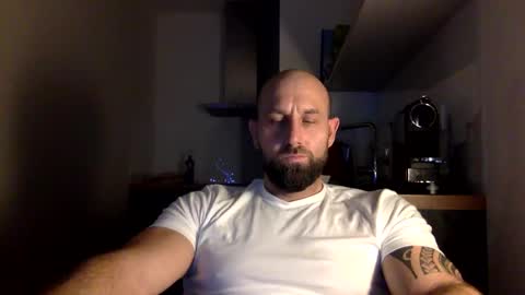 Snapshot of tommyx01 chatting on December 19, 9:28 pm Thomas Fit online show from December 19, 9:28 pm