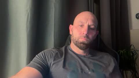 Snapshot of tommyx01 chatting on October 30, 9:49 pm Thomas Fit online show from October 30, 9:49 pm