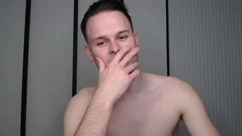 Snapshot of tomy_fleck chatting on December 24, 7:33 pm tomy_fleck online show from December 24, 7:33 pm
